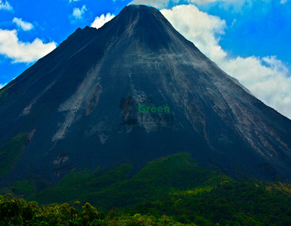 Arenal: Tierra Viva
