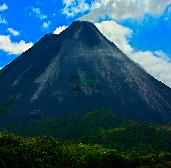 Arenal: Tierra Viva